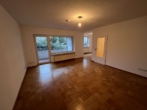 Wohnzimmer - Wohnen AM HAARENUFER! Bezugsfreie 2,5-Zimmer-Wohnung im Hochparterre.