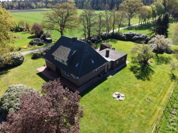 Viel Platz für die ganze Familie – Einfamilienhaus mit großem, naturnahem Grundstück in Hude, 27798 Hude, Einfamilienhaus