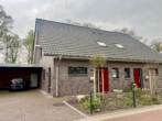 Hausansicht - Neuwertige DHH in beliebter Lage von Hude