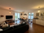 Wohn- und Essbereich - Neuwertige 3-Zimmer-Erdgeschosswohnung in unmittelbarer Nähe vom Flötenteich.