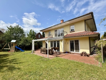 Exklusiver Wohntraum in ruhiger und zentraler Lage von Hude!, 27798 Hude, Einfamilienhaus