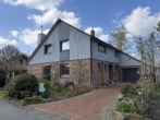 Hausansicht - Familienfreundliches Einfamilienhaus mit viel Platz und schönem Garten in ruhiger Lage von Wüsting
