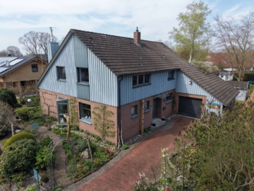 Familienfreundliches Einfamilienhaus mit viel Platz und schönem Garten in ruhiger Lage von Wüsting, 27798 Hude, Einfamilienhaus
