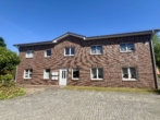 Hausansicht frontal - Kapitalanleger aufgepasst! Junges 4-Parteien-Haus in ruhiger Lage.