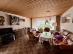 Wohnzimmer - Einfamilienhaus mit großem Grundstück und viel Potenzial in Achternmeer