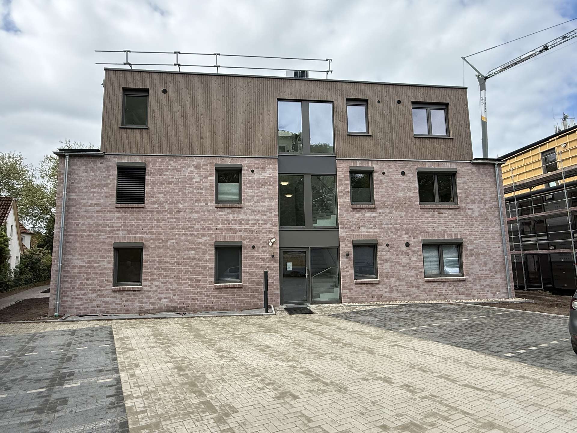 Baugleiches Nachbargebäude