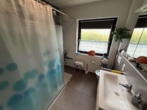 Badezimmer - Solider Walmdachbungalow in ruhiger Wohnlage von Oldenburg (Osternburg)