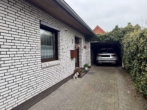 Eingangsbereich außen - Solider Walmdachbungalow in ruhiger Wohnlage von Oldenburg (Osternburg)