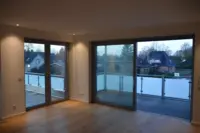 Wohnzimmer und Balkon
