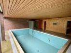 Schwimmbad - Freistehendes Architektenhaus mit Indoor-Pool auf großzügigem Parkgrundstück