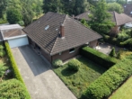 Hausansicht vorne - Gepflegter Walmdachbungalow mit traumhaftem Garten – ländlich wohnen nahe Bad Zwischenahn