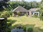 Hausansicht hinten - Gepflegter Walmdachbungalow mit traumhaftem Garten – ländlich wohnen nahe Bad Zwischenahn