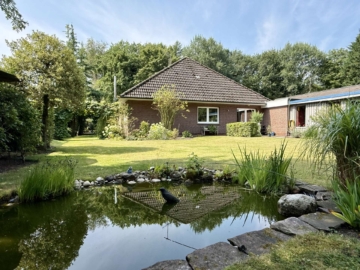 Gepflegter Walmdachbungalow mit traumhaftem Garten – ländlich wohnen nahe Bad Zwischenahn, 26160 Bad Zwischenahn, Bungalow