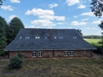 Hausansicht - Ehemaliges Gäste- und Tagungshaus mit genehmigter Umnutzung in drei Wohneinheiten