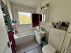 Badezimmer - Gepflegte 3-Zimmer-Wohnung. Ideal gelegen in zweiter Reihe am Melkbrink!
